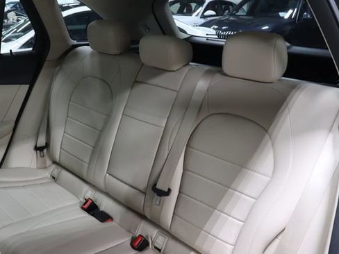 Used 2019 Mercedes-Benz GLC 300 4MATIC image 16