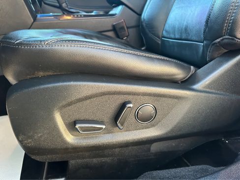 Used 2018 Ford Explorer XLT w/ Equipment Group 202A image 11