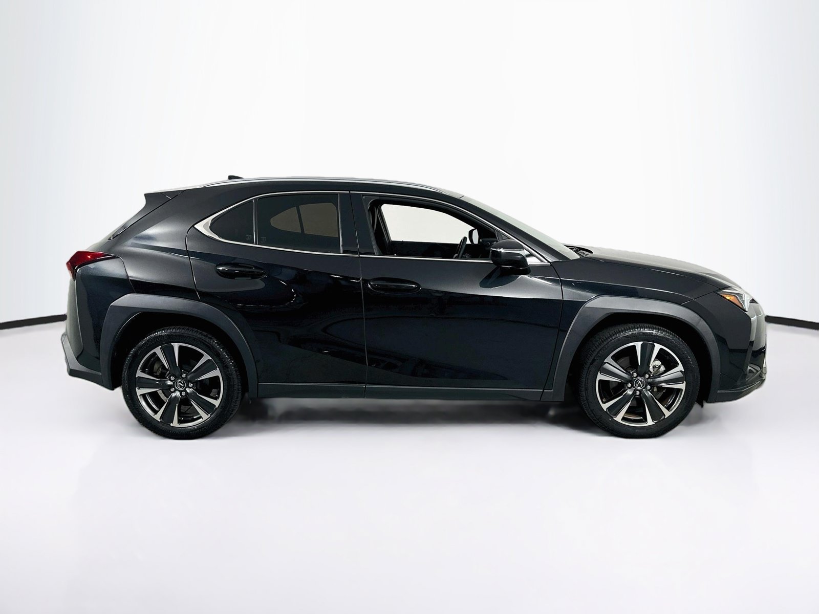 Used 2025 Lexus UX 300h FWD image 4
