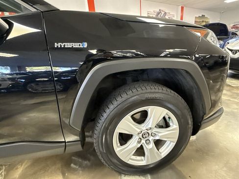 Used 2020 Toyota RAV4 XLE AWD/4WD image 9