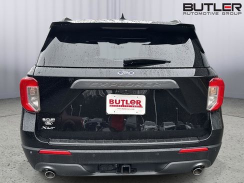 Certified 2024 Ford Explorer XLT w/ Equipment Group 202A image 4