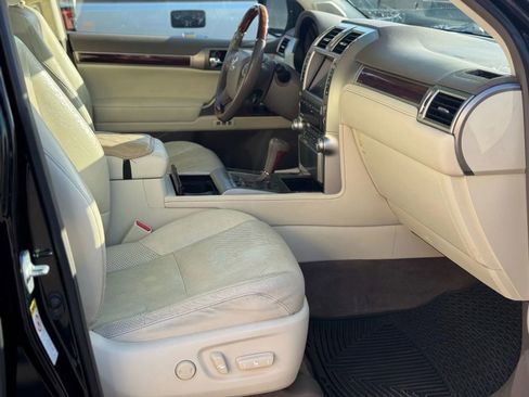 Used 2011 Lexus GX 460 image 17