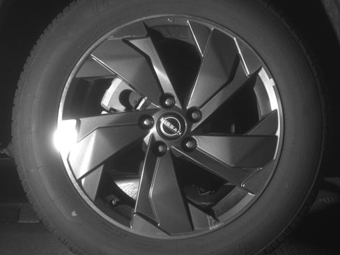 Used 2025 Nissan Rogue SV FWD image 15