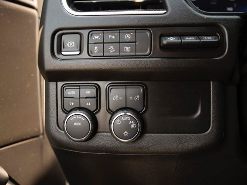 Used 2024 Chevrolet Tahoe Premier AWD/4WD image 11