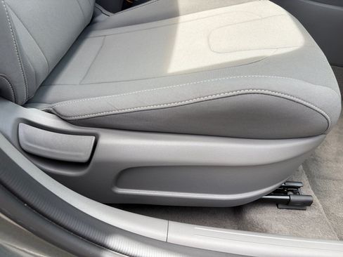 Used 2024 Hyundai Elantra SEL w/ Convenience Package FWD image 32