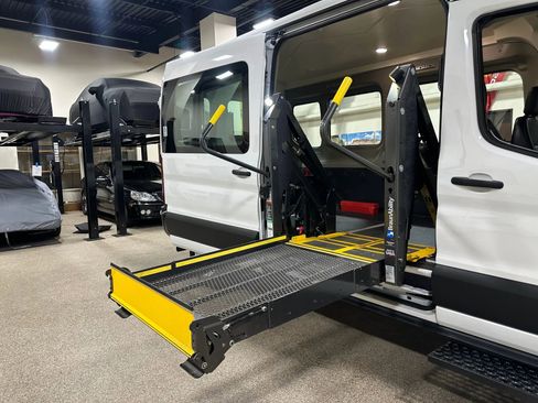 Used 2020 Ford Transit 150 Medium Roof image 33