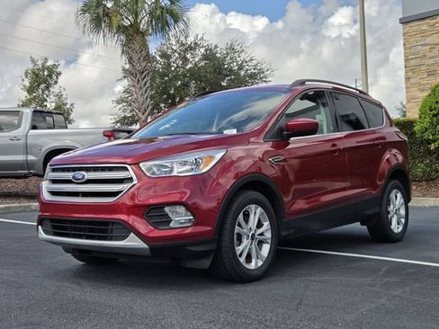 Used 2018 Ford Escape SE w/ SE Sync 3 Package FWD image 2
