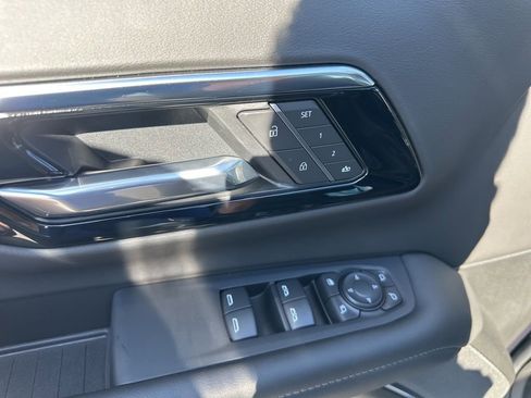 Used 2025 Chevrolet Suburban LT w/ Comfort Package image 18