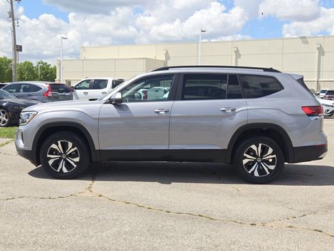 Used 2024 Volkswagen Atlas SE image 4