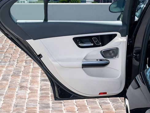 Used 2023 Mercedes-Benz C 300 4MATIC Sedan image 12