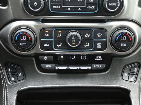 Used 2019 Chevrolet Suburban Premier w/ Premier Plus Edition RWD image 20