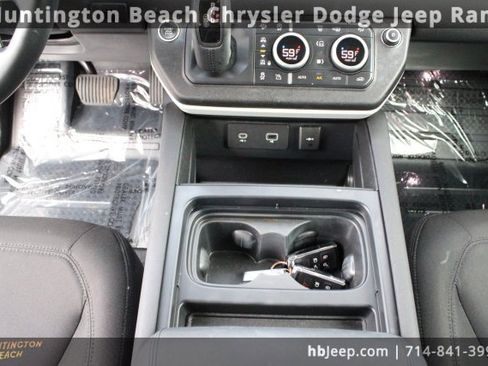 Used 2021 Land Rover Defender 110 image 13