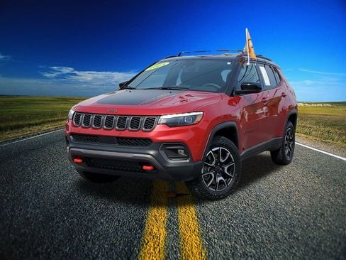 Certified 2025 Jeep Compass Trailhawk w/ Trailhawk Elite Group AWD/4WD image 37