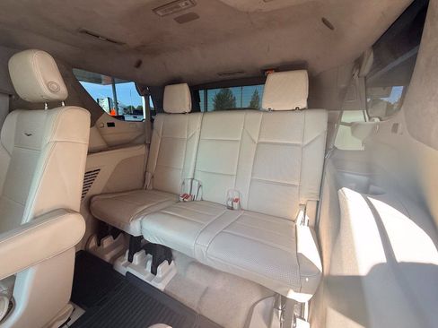 Used 2021 Cadillac Escalade Premium Luxury Platinum AWD/4WD image 34
