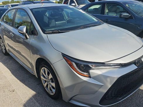 Used 2021 Toyota Corolla LE w/ Carpet Mat Package (TMS) image 2