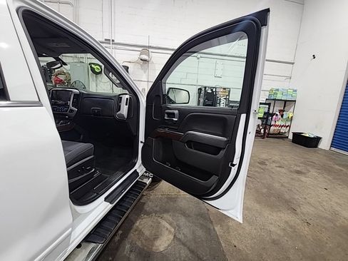 Used 2018 GMC Sierra 1500 SLE w/ Suspension Package, Off-Road AWD/4WD image 18