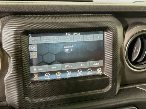 Used 2022 Jeep Gladiator Sport AWD/4WD image 21