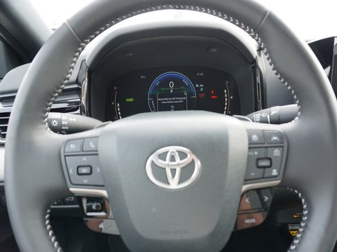 Used 2025 Toyota Camry SE image 22