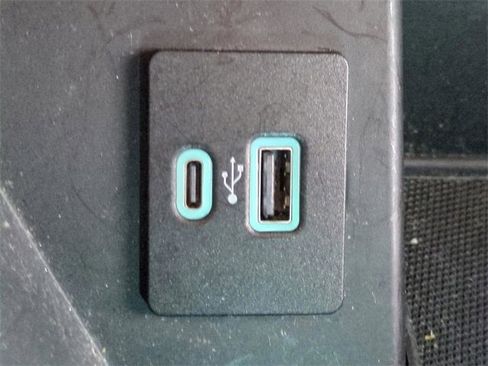 Used 2021 Ford F150 Lariat w/ Tow Technology Package image 22