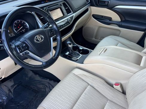 Used 2014 Toyota Highlander Plus FWD image 11