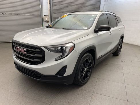 Used 2020 GMC Terrain SLE w/ Elevation Edition FWD image 3