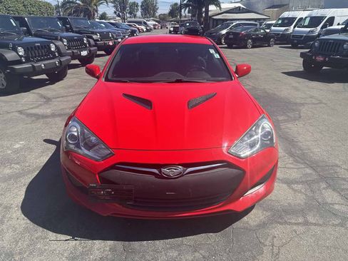 Used 2013 Hyundai Genesis 2.0T RWD image 2
