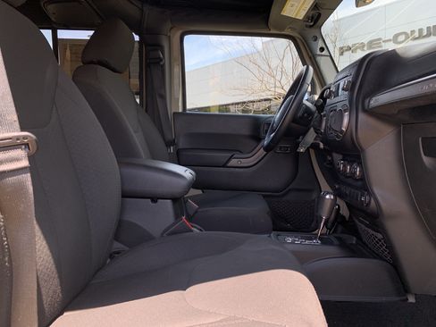 Used 2018 Jeep Wrangler Unlimited Sport S AWD/4WD image 35