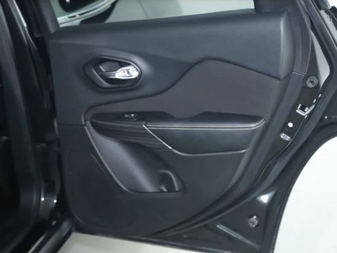 Used 2015 Jeep Cherokee Latitude w/ Cold Weather Group image 31