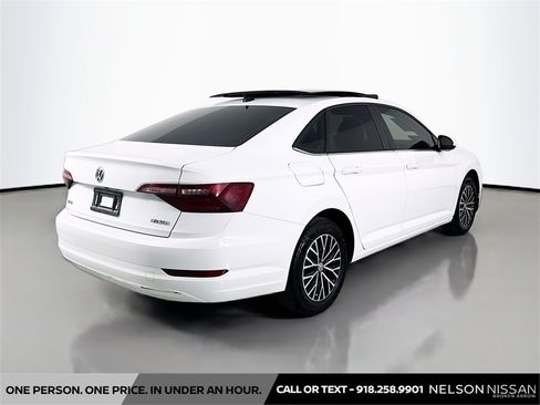 Used 2020 Volkswagen Jetta SE w/ SE Cold Weather Package image 5