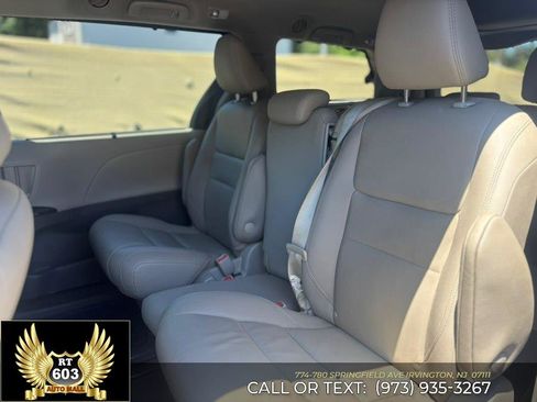 Used 2020 Toyota Sienna XLE Premium FWD image 8
