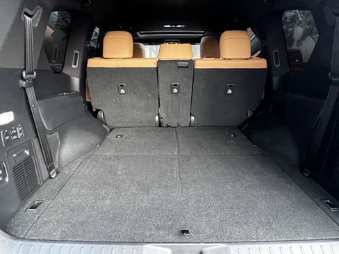 Used 2025 Lexus LX 600 4WD w/ Luxury Package image 51