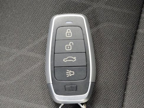 Used 2020 Chevrolet Trax LT w/ LT Convenience Package image 32