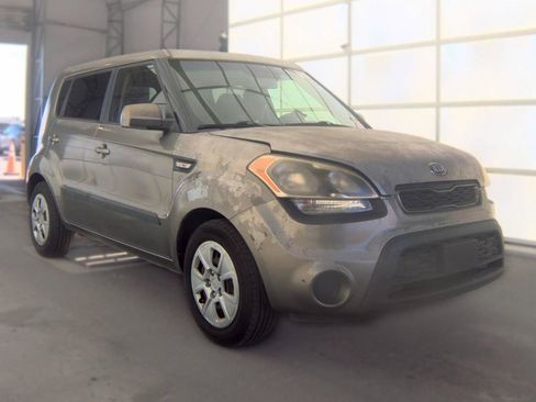 Used 2013 Kia Soul FWD image 3