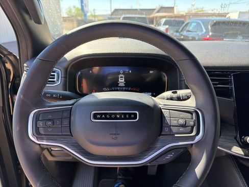 Used 2024 Jeep Wagoneer L Series II image 34