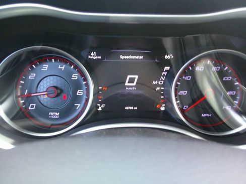 Used 2015 Dodge Charger SXT image 11