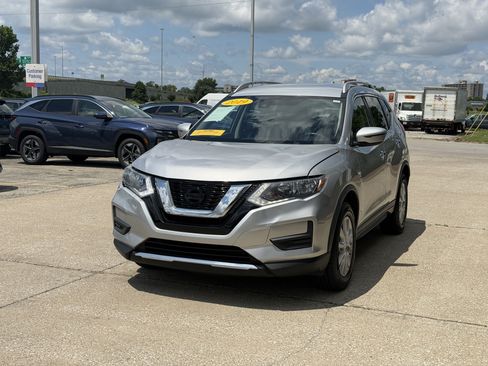 Used 2019 Nissan Rogue SV AWD/4WD image 16