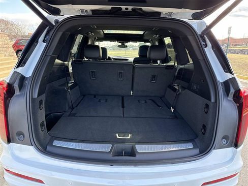 New 2025 Cadillac XT6 Luxury image 12