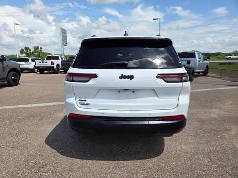 Used 2025 Jeep Grand Cherokee L Altitude AWD/4WD image 9
