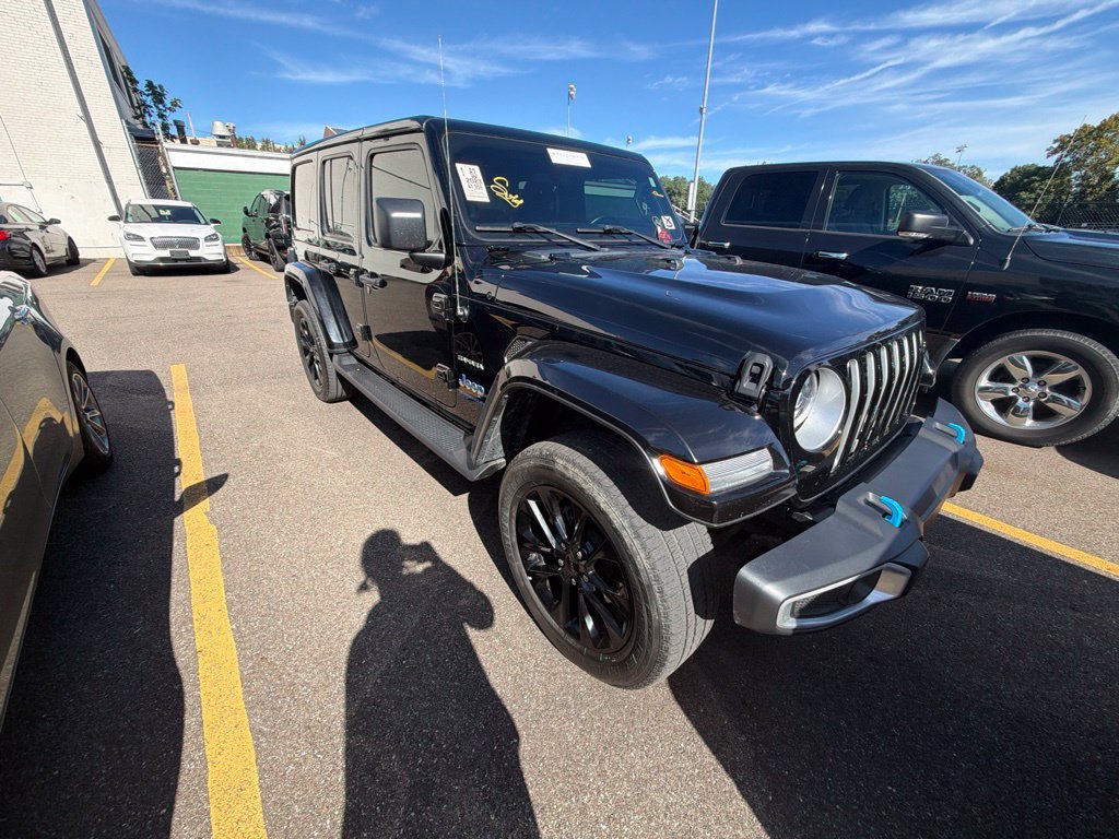Used 2023 Jeep Wrangler Unlimited Sahara w/ Cold Weather Group AWD/4WD image 5
