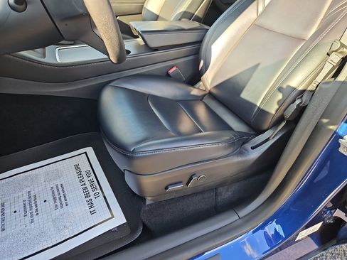 Used 2022 Tesla Model Y Long Range image 7