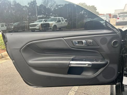 Used 2025 Ford Mustang GT Premium image 7