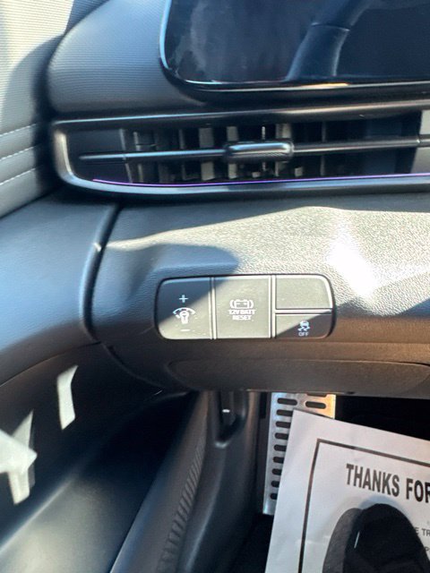 Used 2026 Hyundai Elantra SEL FWD image 17