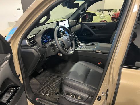 Used 2025 Lexus LX 700h Overtrail image 10
