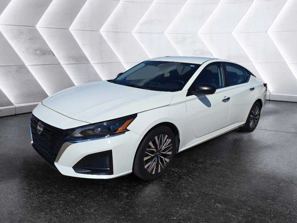 Used 2025 Nissan Altima 2.5 SV FWD image 1