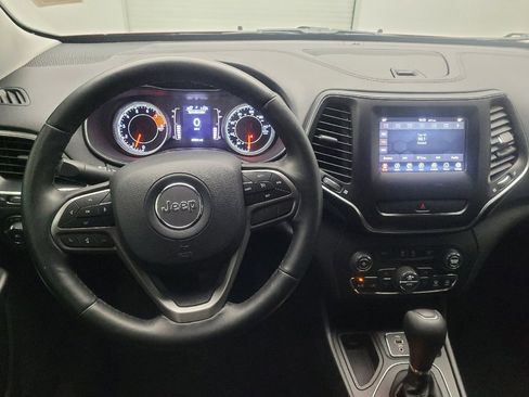 Used 2019 Jeep Cherokee Latitude Plus w/ Comfort/Convenience Group image 22