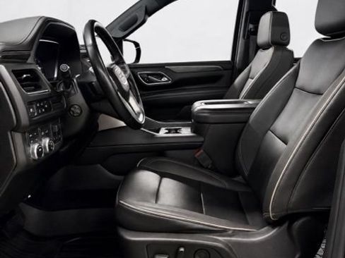 Used 2023 GMC Yukon SLT w/ SLT Luxury Package AWD/4WD image 16