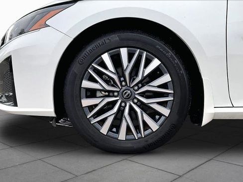 Certified 2023 Nissan Altima 2.5 SV FWD image 11