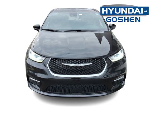 Used 2023 Chrysler Pacifica Touring FWD image 2