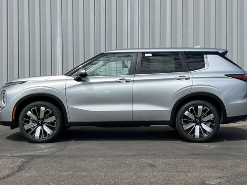New 2026 Mitsubishi Outlander SE AWD/4WD image 8