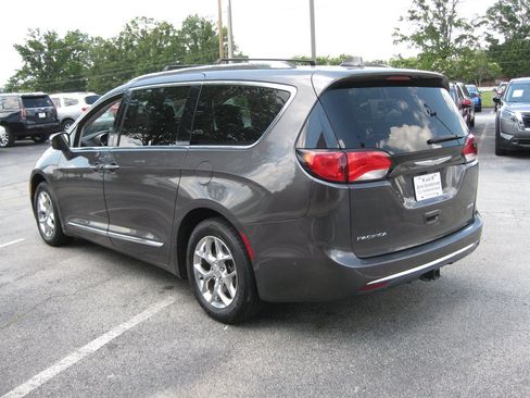 Used 2018 Chrysler Pacifica Limited FWD image 5